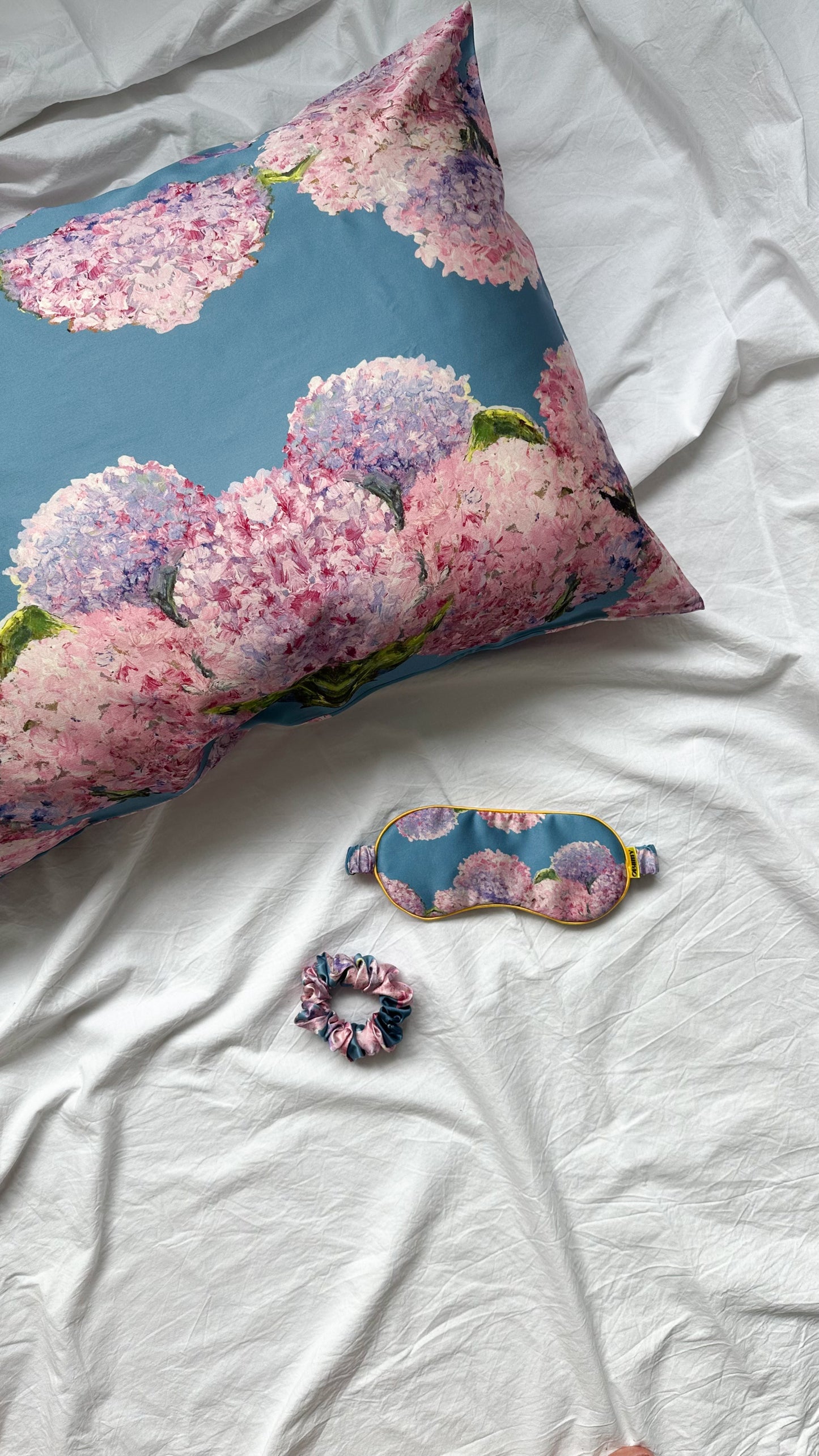 Sleep mask made of Italian silk “Sincere Feelings”