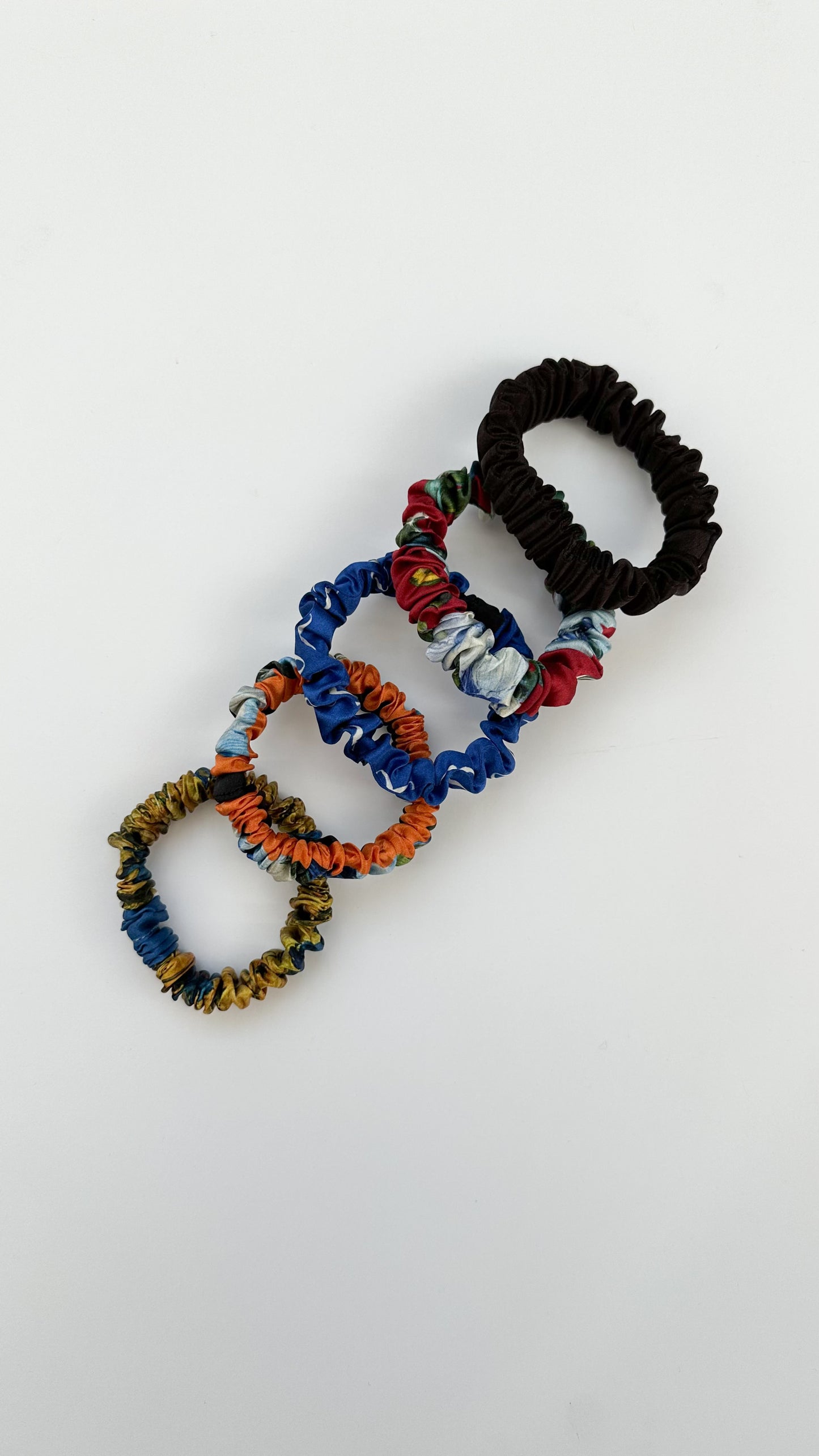 Set of 5 silk scrunchies Zero west