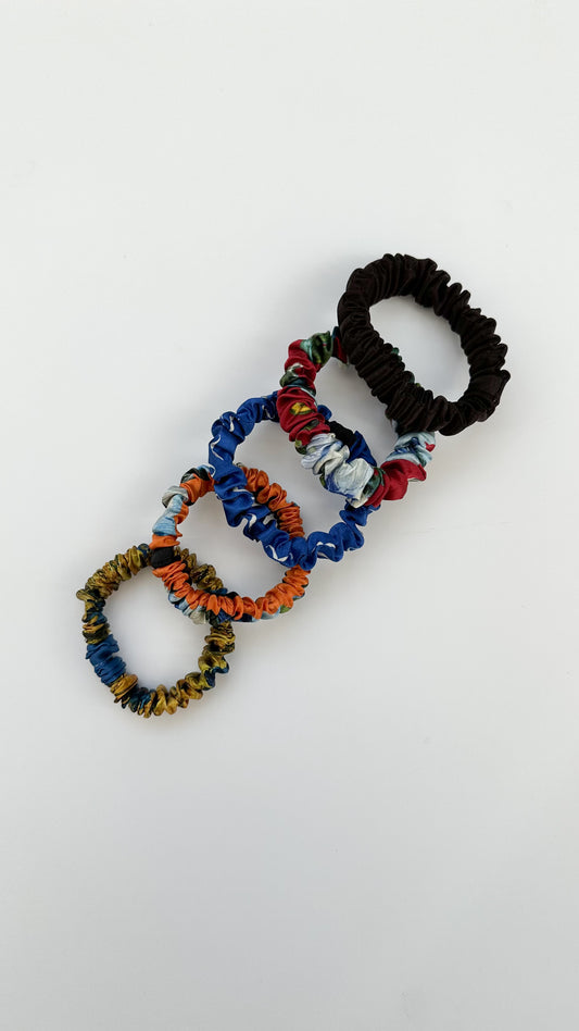 Set of 5 silk scrunchies Zero west