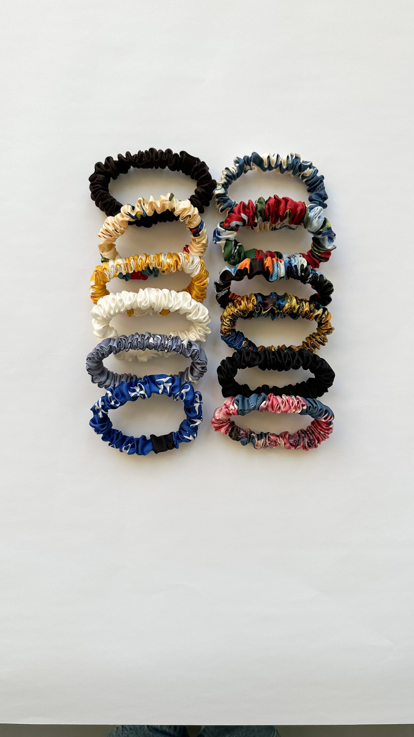 Set of 5 silk scrunchies Zero west
