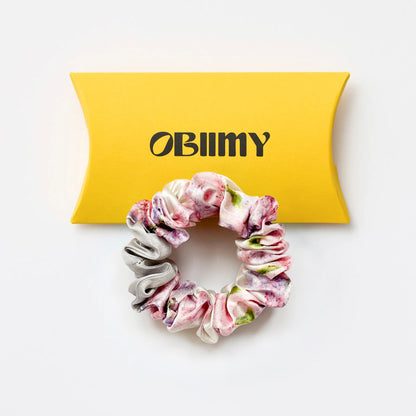 Silk scrunchie "Between us"