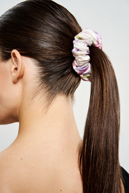Silk scrunchie "Between us"