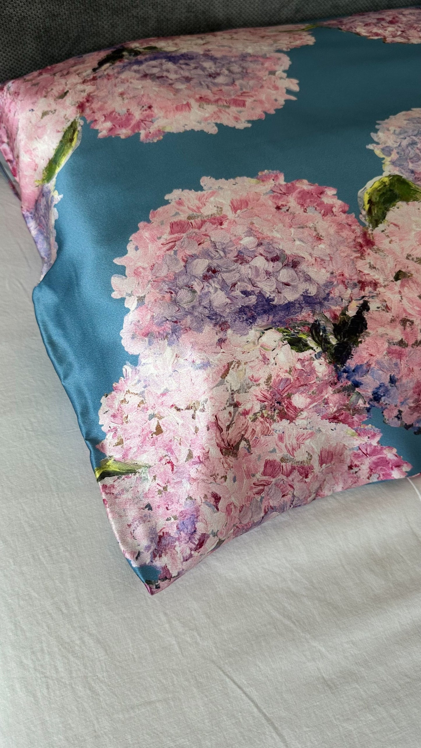 Silk pillowcase “Sincere Feelings”