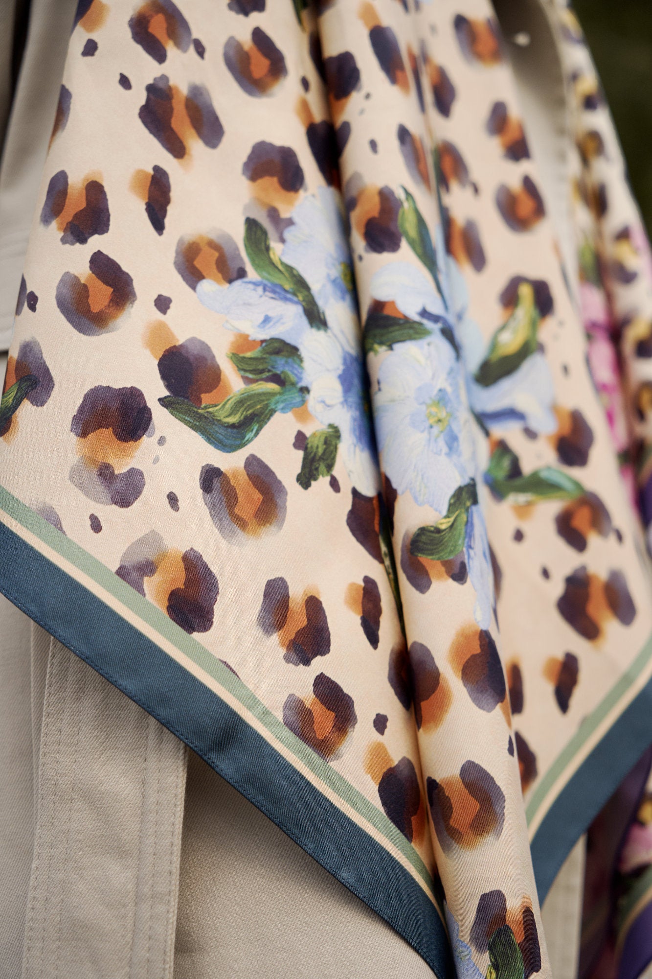 Silk pocket square "A bold touch" 17"x17"